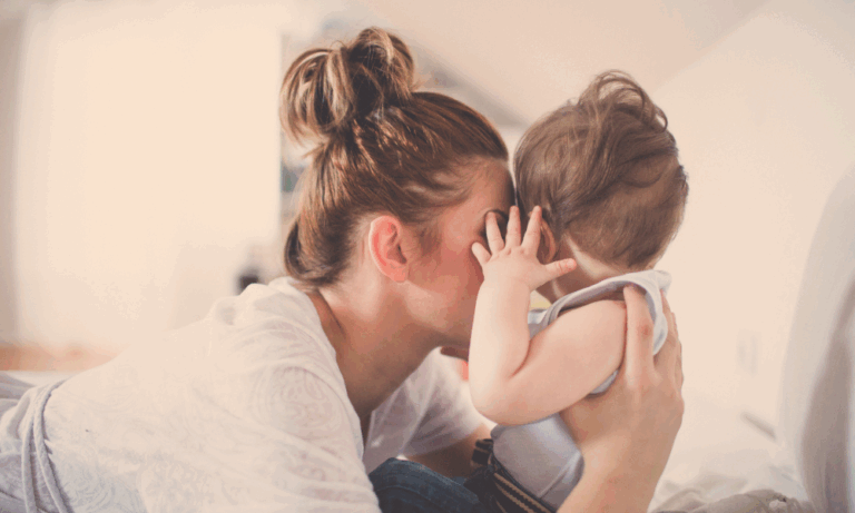 Wyprawka dla noworodka – co naprawdę się przydaje, a co można sobie darować?